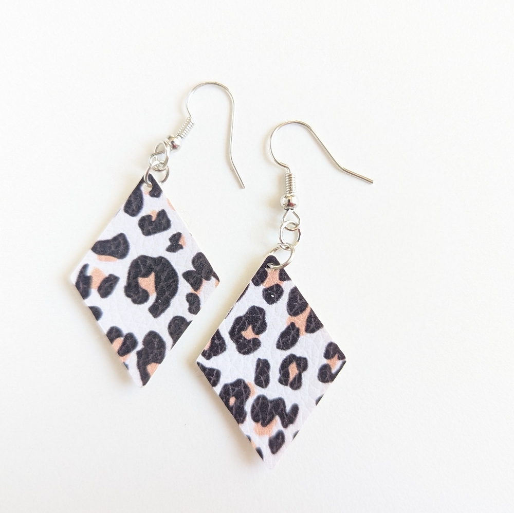 Geometric diamond shaped earrings